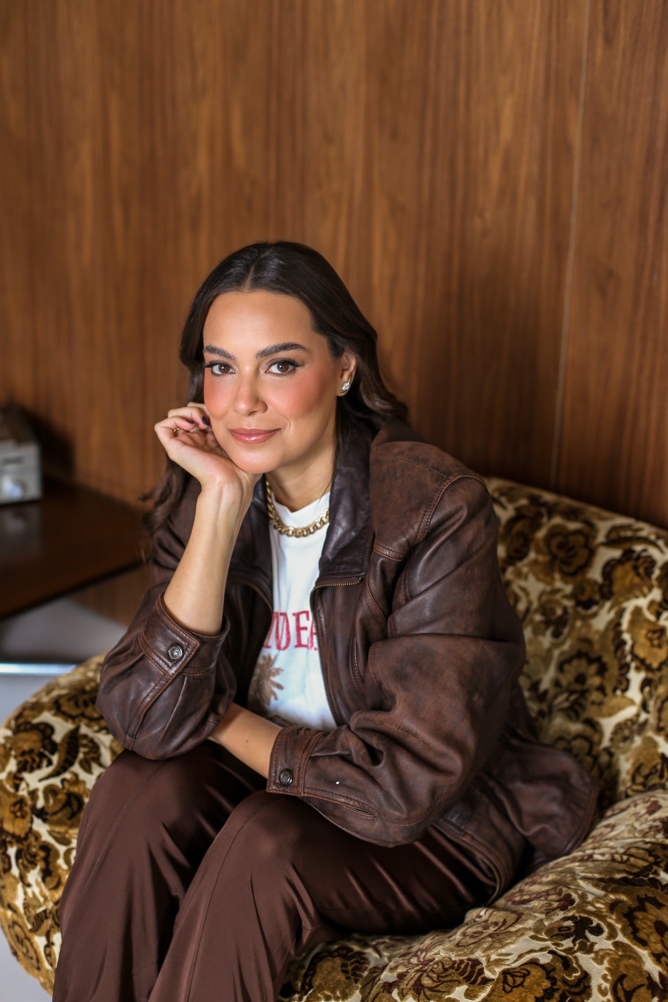 Camilla Dolle em retrato editorial